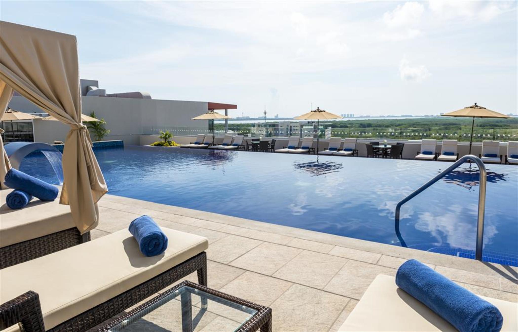 Four Points By Sheraton Cancun Centro Zewnętrze zdjęcie